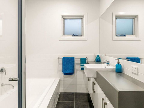 Swan Bay Views - Accommodation Sunshine Coast 5