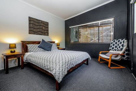 SUNSET BEACH SHACK On SURF - Accommodation Sunshine Coast 2