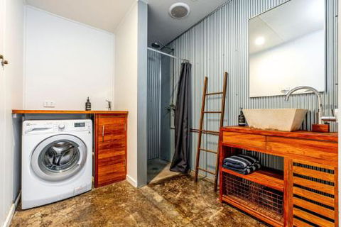 SUNSET BEACH SHACK On SURF - Accommodation Sunshine Coast 1