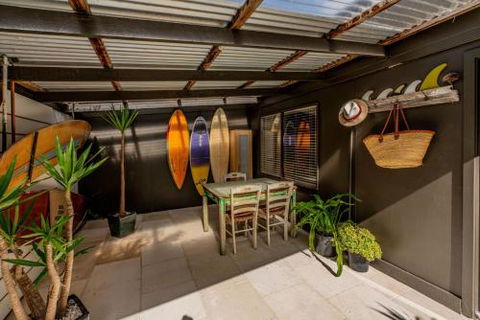 SUNSET BEACH SHACK On SURF - Accommodation Sunshine Coast 5