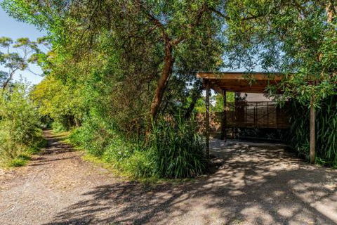 SUNSET BEACH SHACK On SURF - Accommodation Sunshine Coast 3