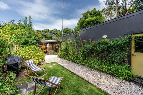 SUNSET BEACH SHACK On SURF - Accommodation Sunshine Coast 4