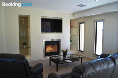 Eagles Nest - Accommodation Sunshine Coast 0
