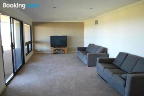 Eagles Nest - Accommodation Sunshine Coast 1