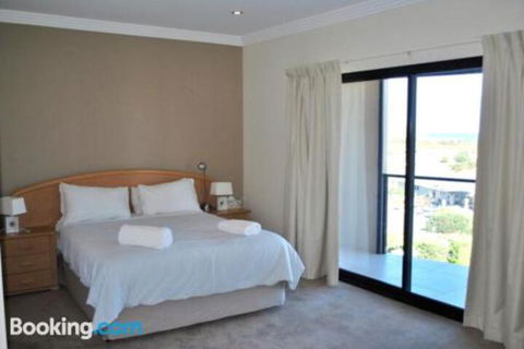 Eagles Nest - Accommodation Sunshine Coast 6