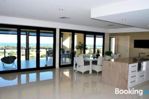 Eagles Nest - Accommodation Sunshine Coast 4