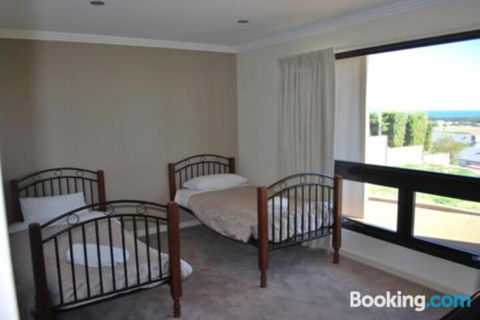 Eagles Nest - Accommodation Sunshine Coast 2