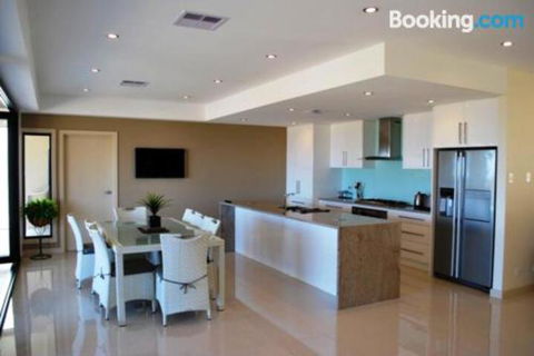 Eagles Nest - Accommodation Sunshine Coast 5