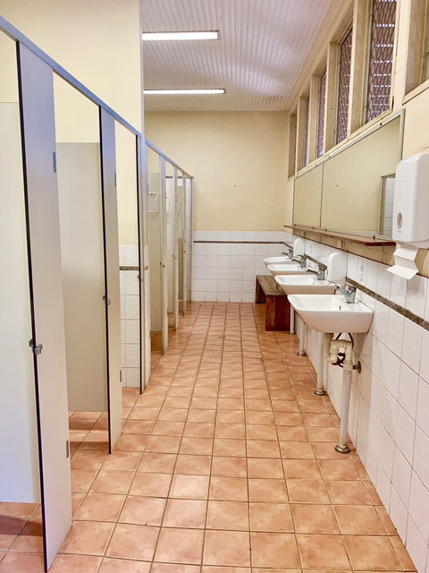 Roey Backpackers & Party Bar - Accommodation Sunshine Coast 4