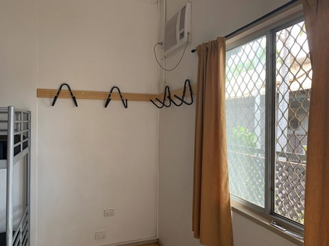 Roey Backpackers & Party Bar - Accommodation Sunshine Coast 2