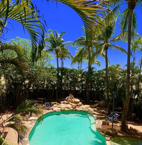 Roey Backpackers & Party Bar - Accommodation Sunshine Coast 0