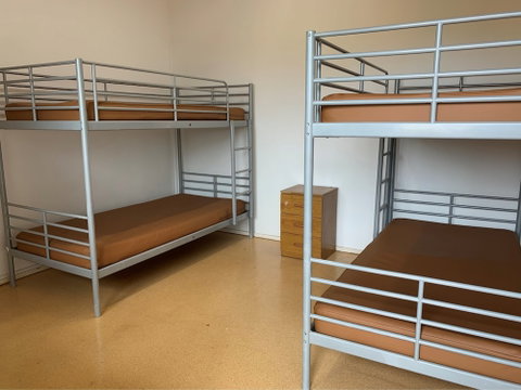 Roey Backpackers & Party Bar - Accommodation Sunshine Coast 3