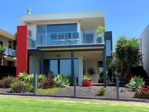 2 At 2 The Esplanade Ventnor - Accommodation Sunshine Coast 3