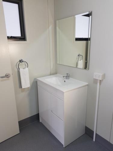 Huon Flash Packers - Accommodation Sunshine Coast 1