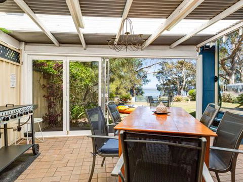 SORRENTO LAKESIDE Sanctuary Point 4pm Check Out Sundays - Accommodation Sunshine Coast 2