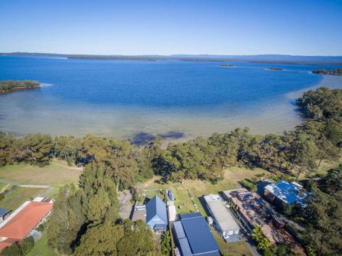 SORRENTO LAKESIDE Sanctuary Point 4pm Check Out Sundays - Accommodation Sunshine Coast 0