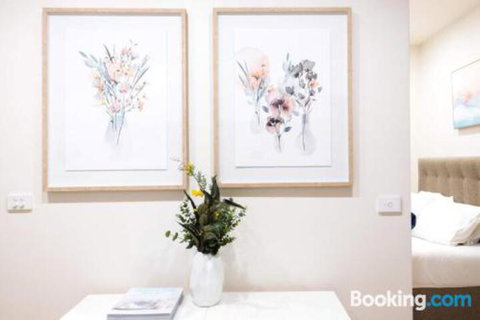 Flinders Lane Melbourne Apartment By Ready Set Host - Accommodation Sunshine Coast 5