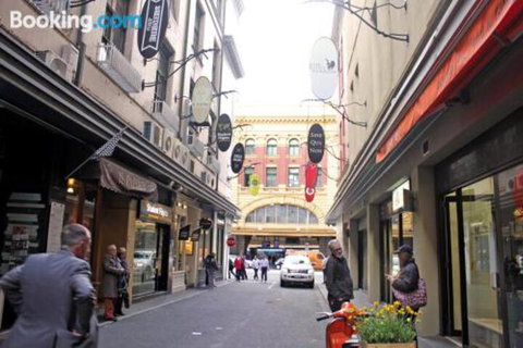 Flinders Lane Melbourne Apartment By Ready Set Host - Accommodation Sunshine Coast 1