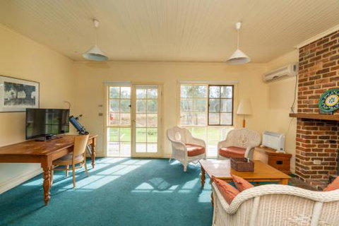 Acheron Valley Lakefront Cottages - Accommodation Sunshine Coast 6