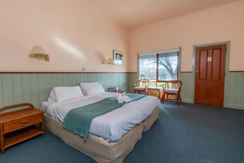 Acheron Valley Lakefront Cottages - Accommodation Sunshine Coast 0