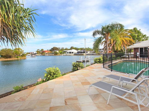 April 19 4 Bedroom Home On Canal With Pool Pontoon Aircon & WiFi! - Accommodation Sunshine Coast 3