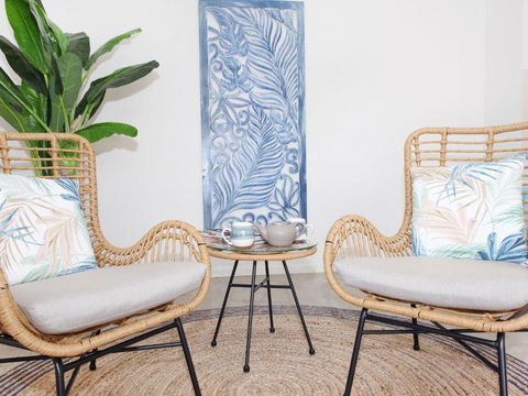 April 19 4 Bedroom Home On Canal With Pool Pontoon Aircon & WiFi! - Accommodation Sunshine Coast 1