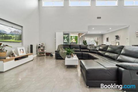 Wentworth Estate 5 Bedroom Luxury Home Sleeps 12 - Accommodation Sunshine Coast 3