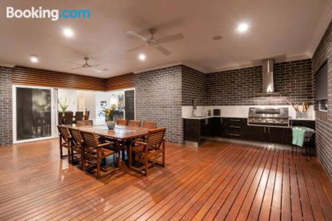 Wentworth Estate 5 Bedroom Luxury Home Sleeps 12 - Accommodation Sunshine Coast 5