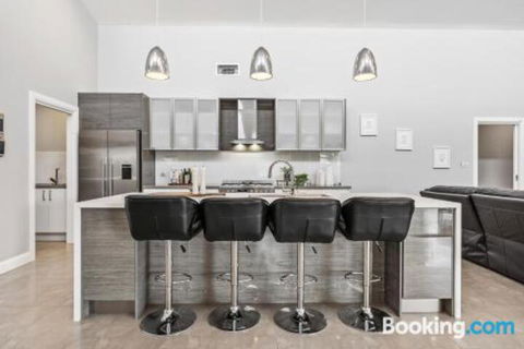 Wentworth Estate 5 Bedroom Luxury Home Sleeps 12 - Accommodation Sunshine Coast 2