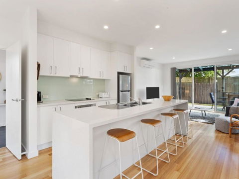 NORMANBY Coastal FREE WIFI & NETFLIX - Accommodation Sunshine Coast 2