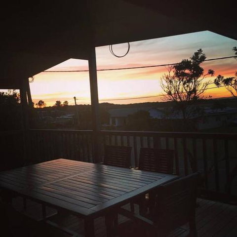 Sunset Deck Beach House Sandy Point - Accommodation Sunshine Coast 0
