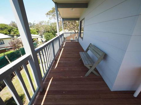 Sunset Deck Beach House Sandy Point - Accommodation Sunshine Coast 6