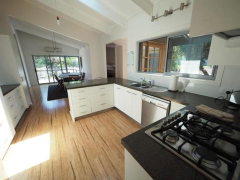 Sleepy Hollow Sandy Point - Accommodation Sunshine Coast 3