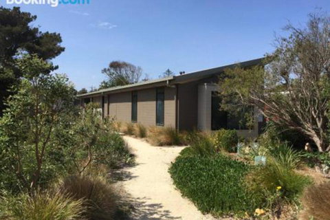 3 Anderson Avenue Sandy Point - Accommodation Sunshine Coast 6