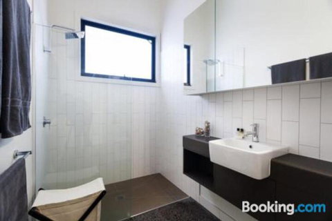 3 Anderson Avenue Sandy Point - Accommodation Sunshine Coast 1