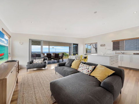 Drift Beach House - Accommodation Sunshine Coast 1