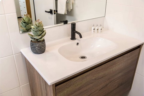 Contemporary 1BR Apartment - Near The City - Accommodation Sunshine Coast 6