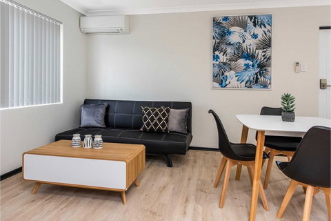 Bright 1BR Apartment Close To Foreshore & Cbd - Accommodation Sunshine Coast 2