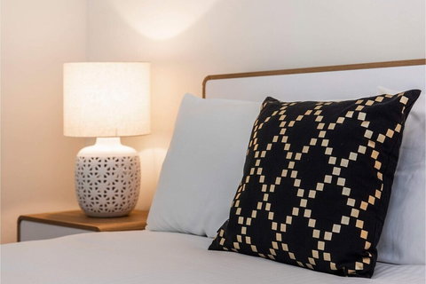 Bright 1BR Apartment Close To Foreshore & Cbd - Accommodation Sunshine Coast 4