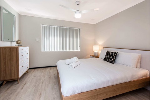 Bright 1BR Apartment Close To Foreshore & Cbd - Accommodation Sunshine Coast 0