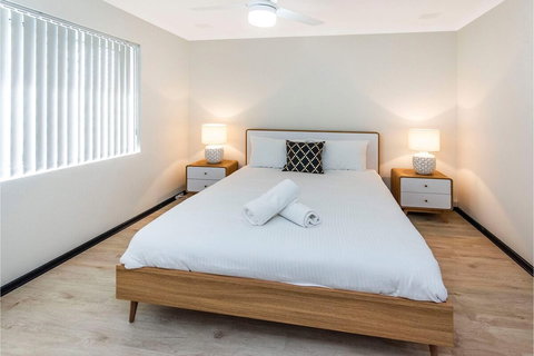 Bright 1BR Apartment Close To Foreshore & Cbd - Accommodation Sunshine Coast 5