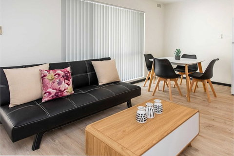 Convenient 1BR Apartment Close To Foreshore & Cbd - Accommodation Sunshine Coast 1