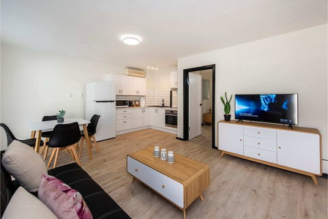 Convenient 1BR Apartment Close To Foreshore & Cbd - Accommodation Sunshine Coast 4
