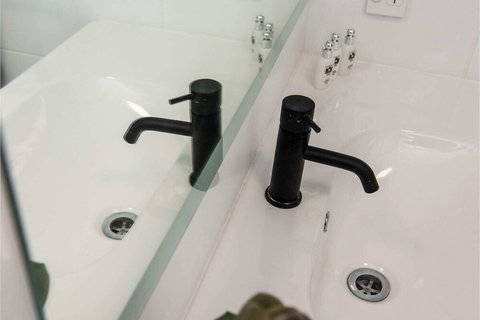 Modern 1 Bedroom Apartment Near The River And The City - Accommodation Sunshine Coast 4