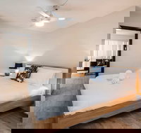 Modern 1 Bedroom Apartment Near the River and the City - Accommodation Sunshine Coast