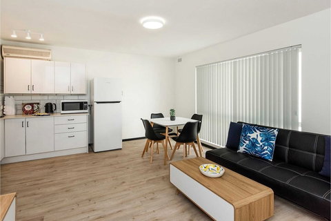 Modern 1 Bedroom Apartment Near The River And The City - Accommodation Sunshine Coast 5