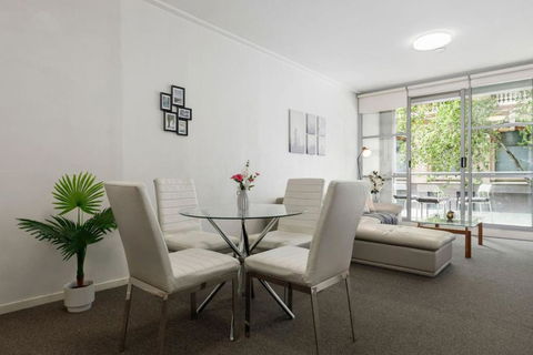 A Cozy & Modern Studio Next To Darling Harbour - Accommodation Sunshine Coast 2