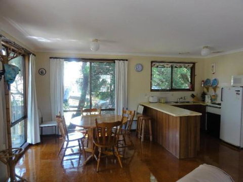 14 Tecoma Avenue Sandy Point - Accommodation Sunshine Coast 6