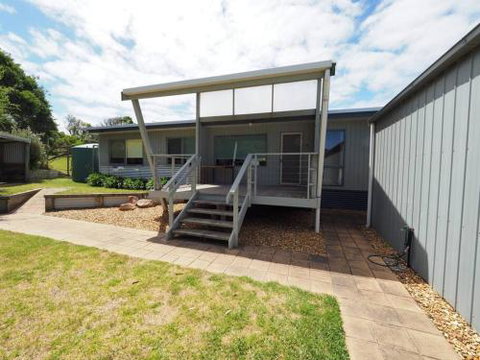 27 Beach Parade Sandy Point - Accommodation Sunshine Coast 0