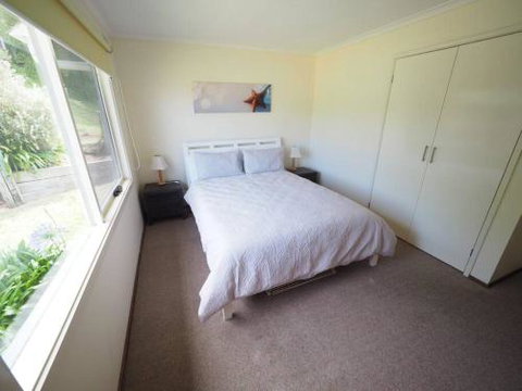 27 Beach Parade Sandy Point - Accommodation Sunshine Coast 3